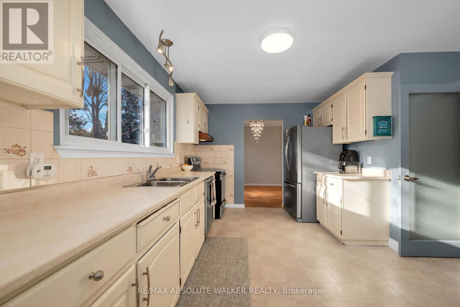 18 SILVER ASPEN CRESCENT - 14