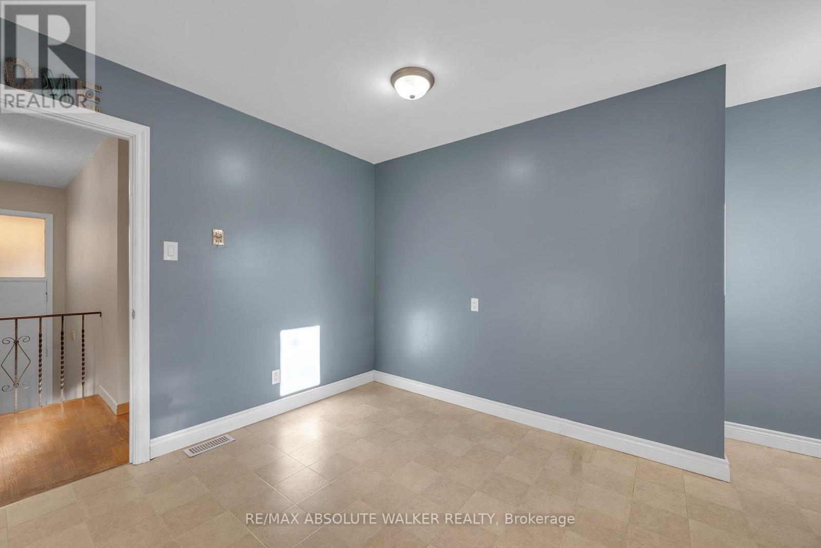 18 SILVER ASPEN CRESCENT - 17