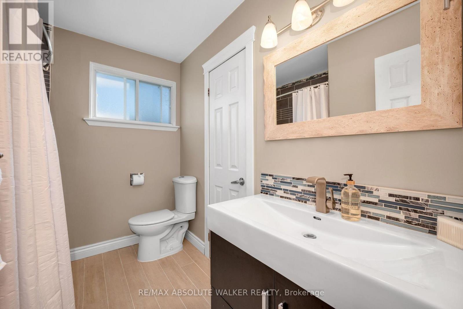 18 SILVER ASPEN CRESCENT - 21