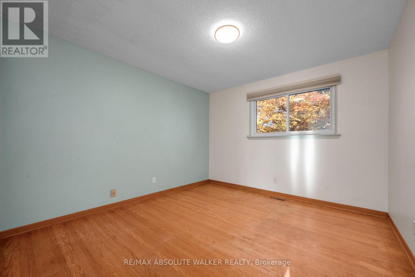18 SILVER ASPEN CRESCENT - 23