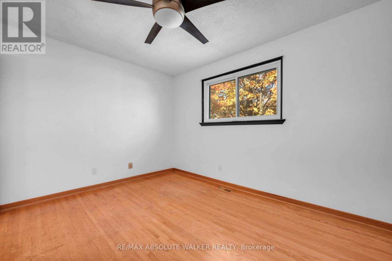 18 SILVER ASPEN CRESCENT - 27