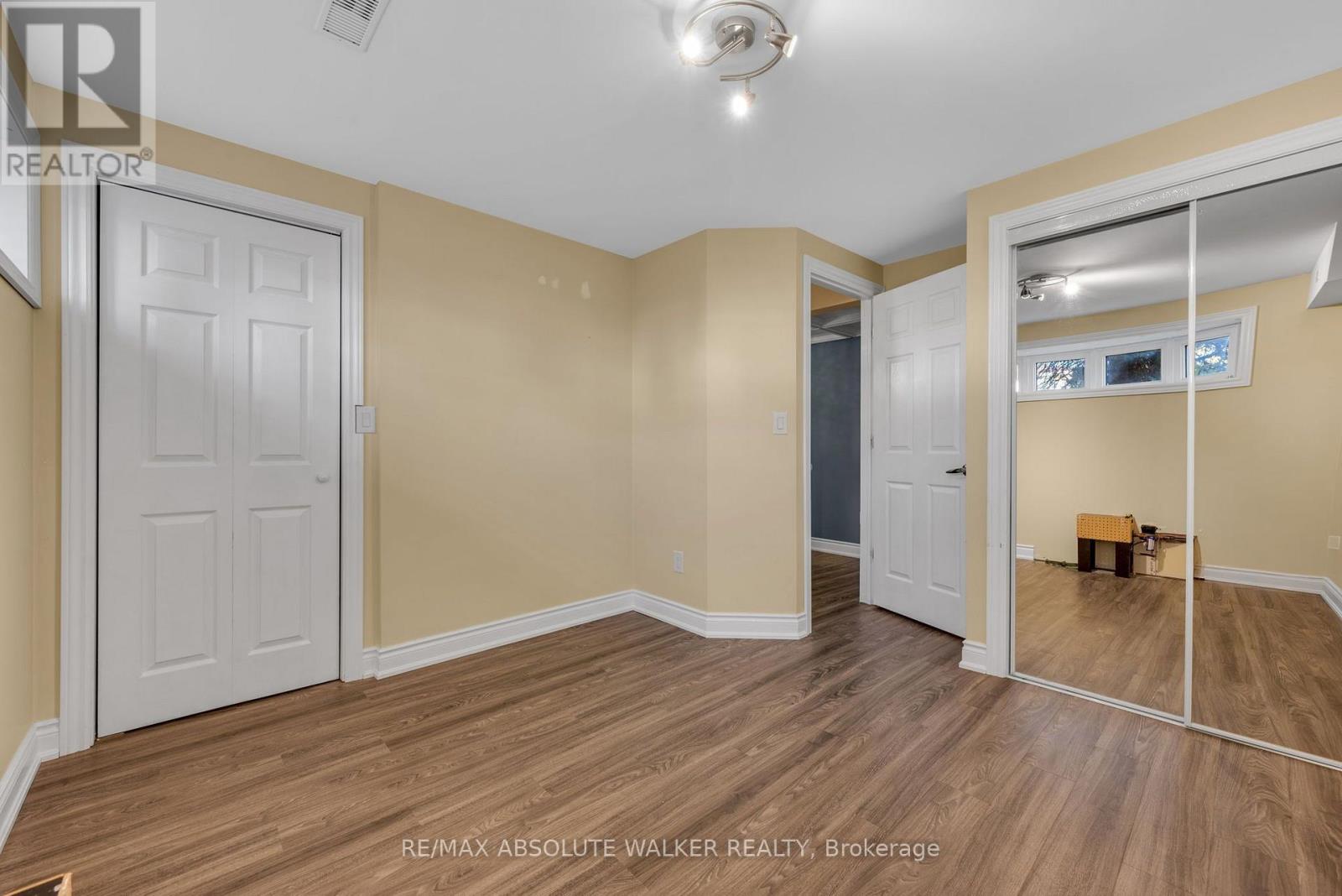 18 SILVER ASPEN CRESCENT - 30