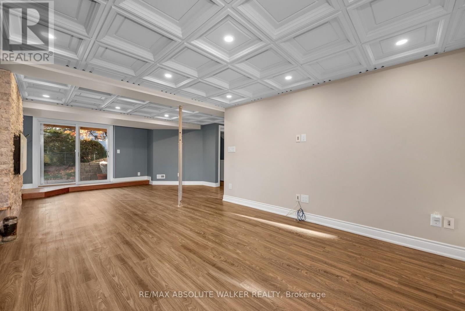 18 SILVER ASPEN CRESCENT - 32