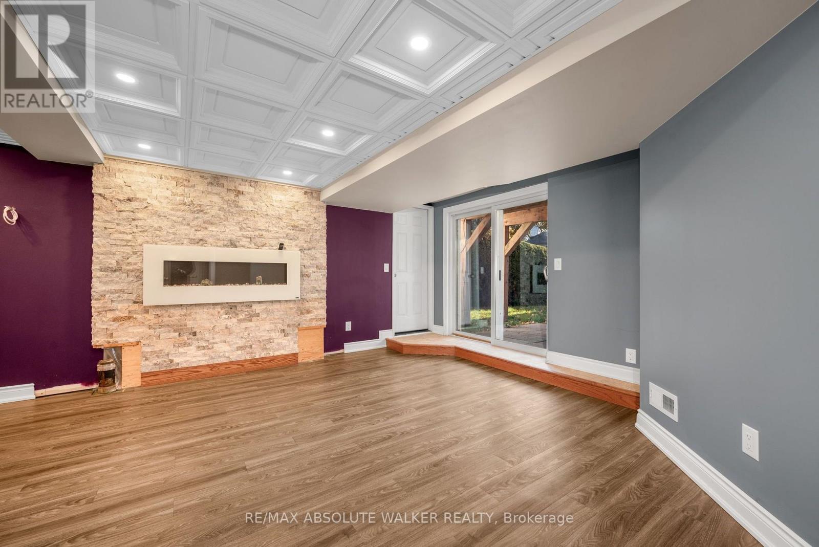 18 SILVER ASPEN CRESCENT - 33