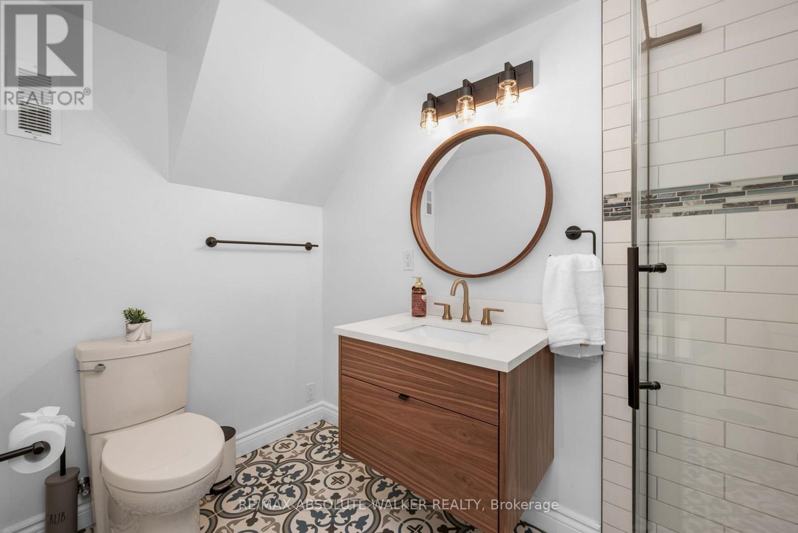 18 SILVER ASPEN CRESCENT - 36
