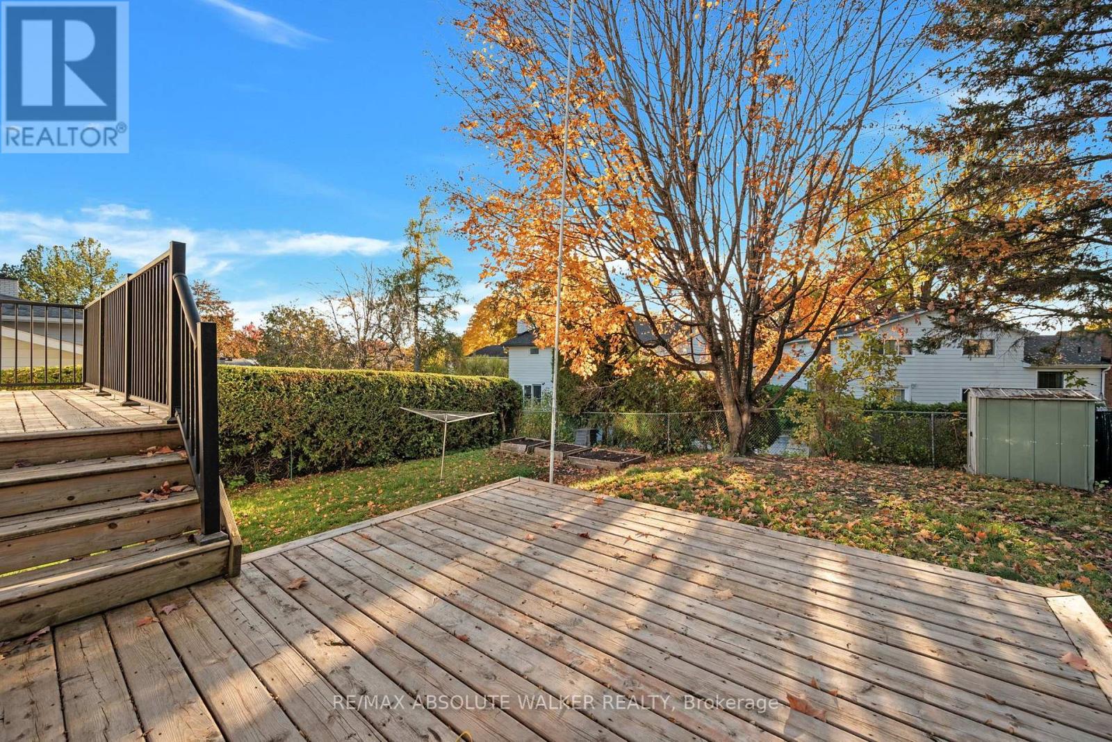 18 SILVER ASPEN CRESCENT - 37