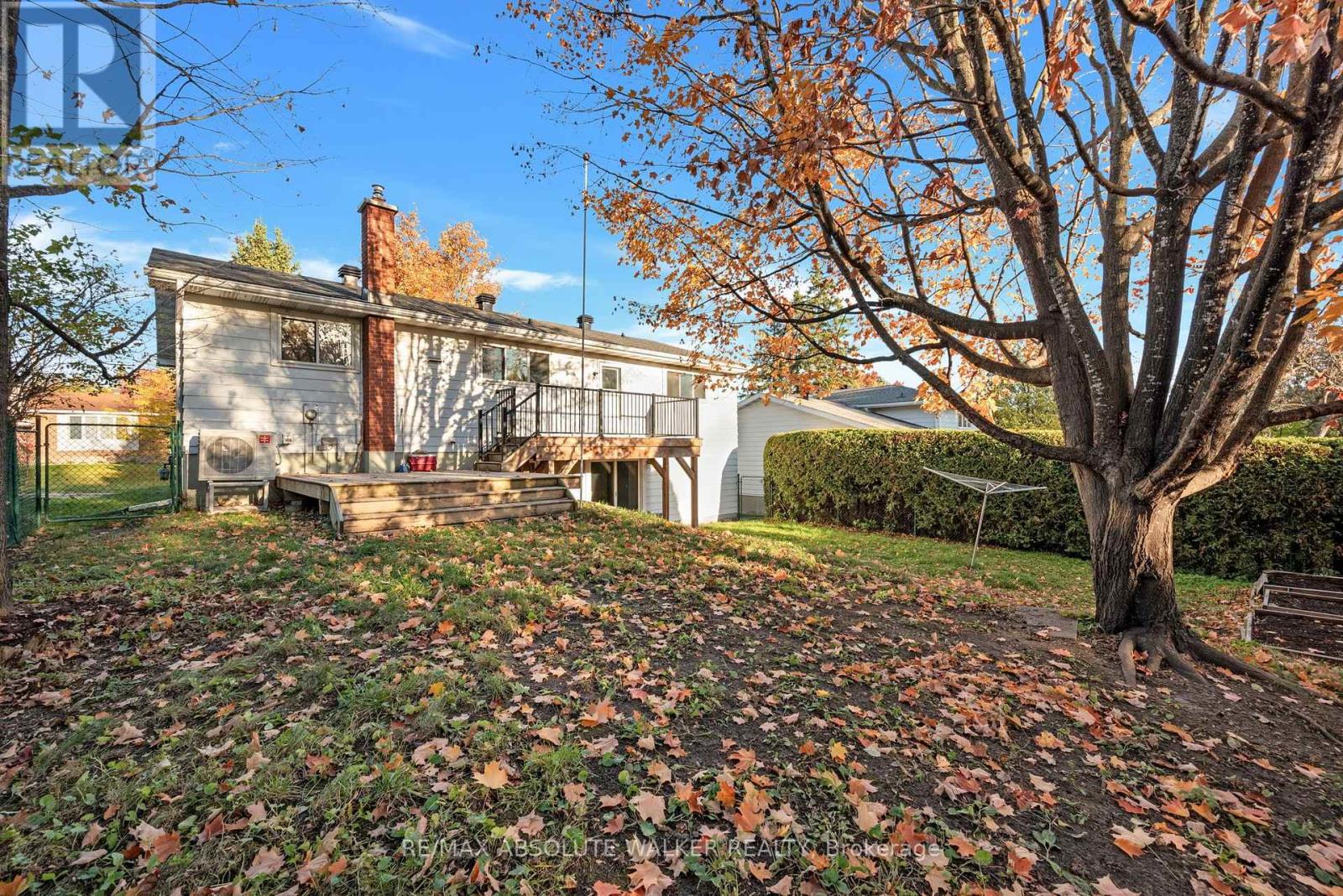 18 SILVER ASPEN CRESCENT - 38
