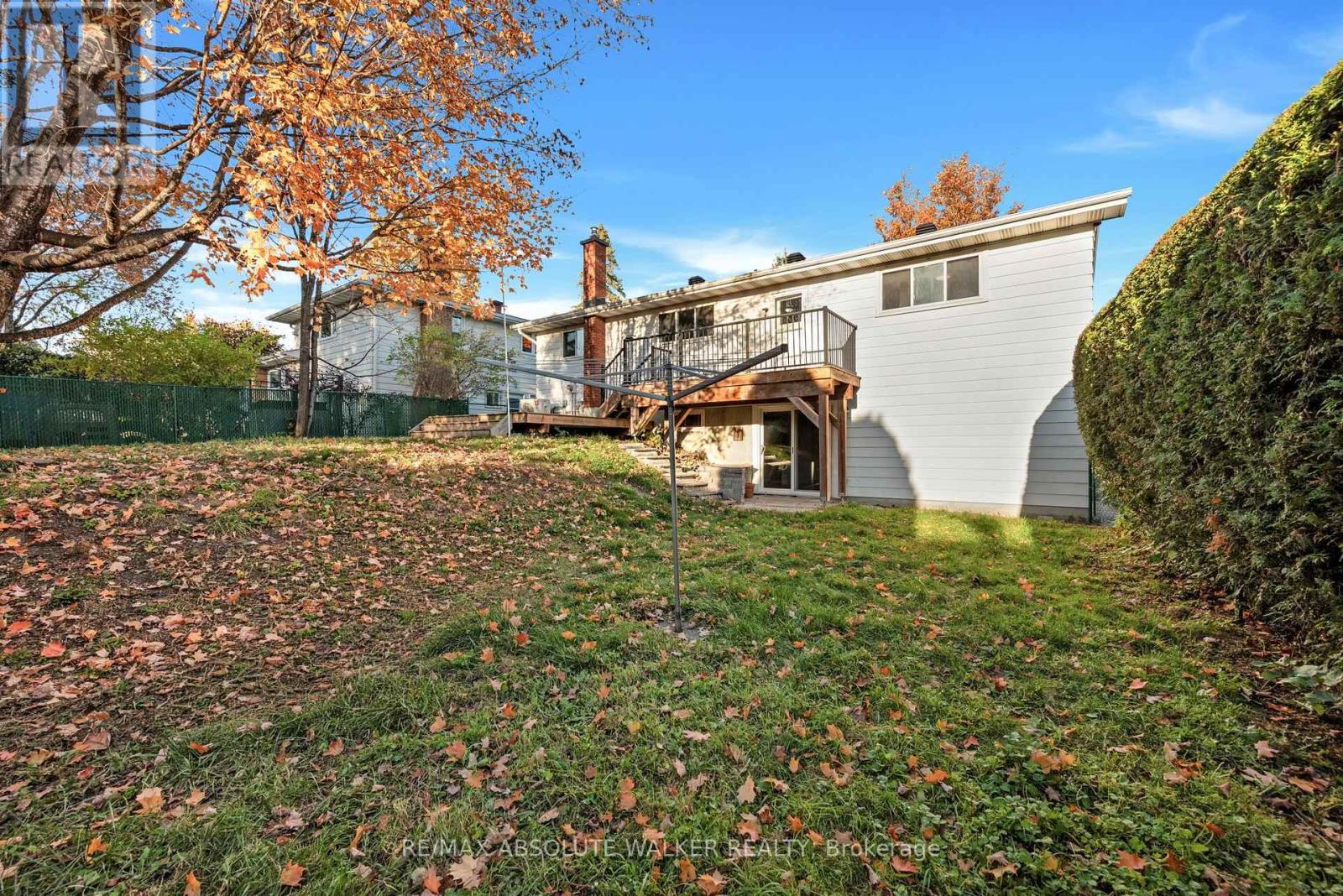 18 SILVER ASPEN CRESCENT - 39