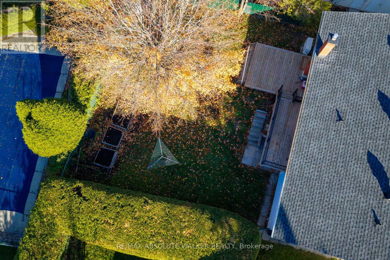 18 SILVER ASPEN CRESCENT - 41