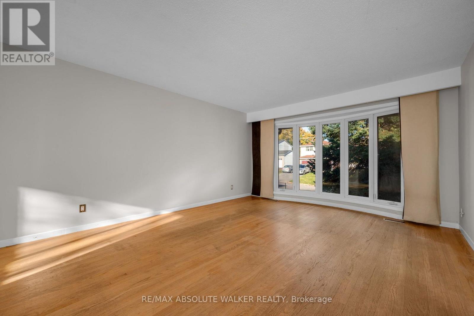 18 SILVER ASPEN CRESCENT - 6