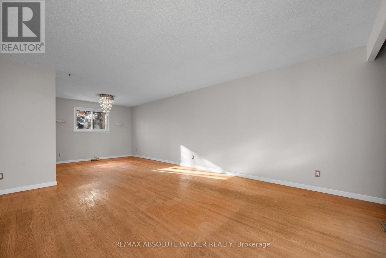 18 SILVER ASPEN CRESCENT - 7