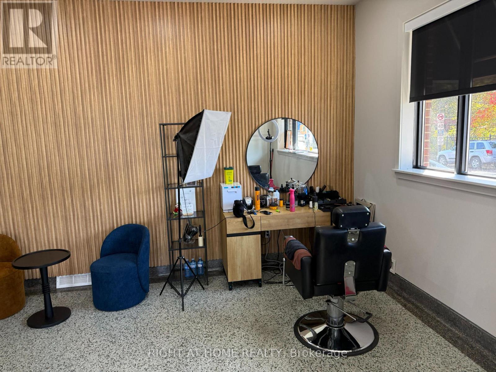 181 Lakeshore Road East, Mississauga, ON photo 48