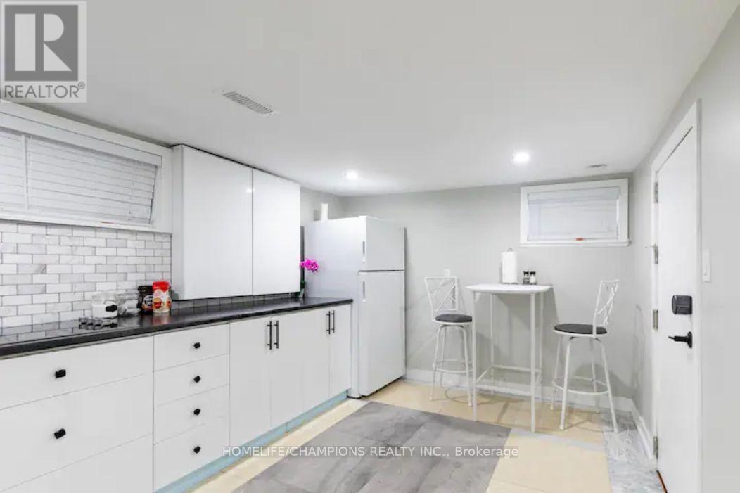 BSMT - 112 SPRINGHURST AVENUE, Toronto (South Parkdale) — photo 3