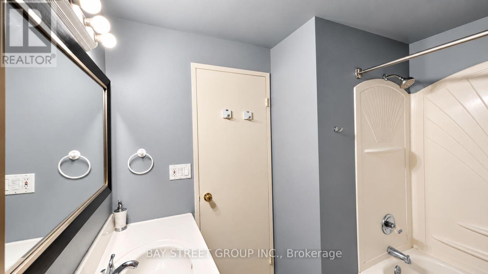43- 302 Vine Street, St. Catharines, ON photo 16