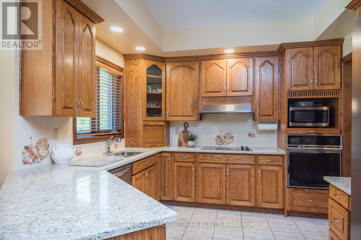 805 Centre Road, Hamilton, ON photo 13