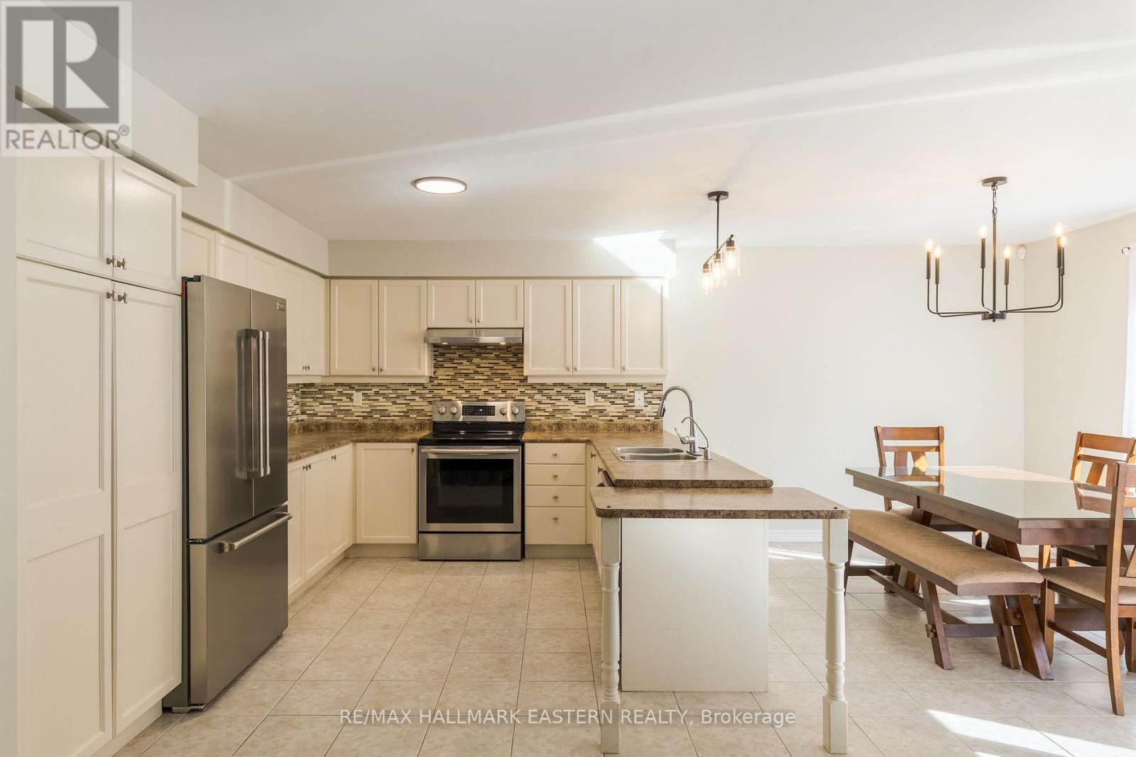 10 Springbank Road, Kawartha Lakes, ON photo 13