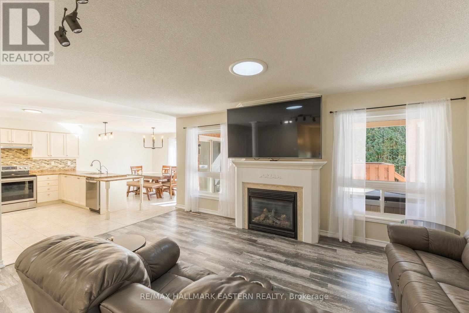 10 Springbank Road, Kawartha Lakes, ON photo 15