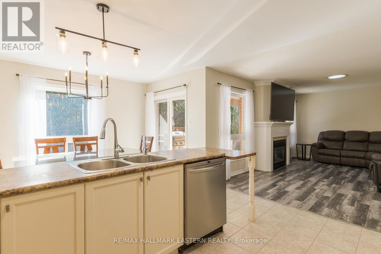 10 SPRINGBANK ROAD, Kawartha Lakes (Omemee) — photo 6