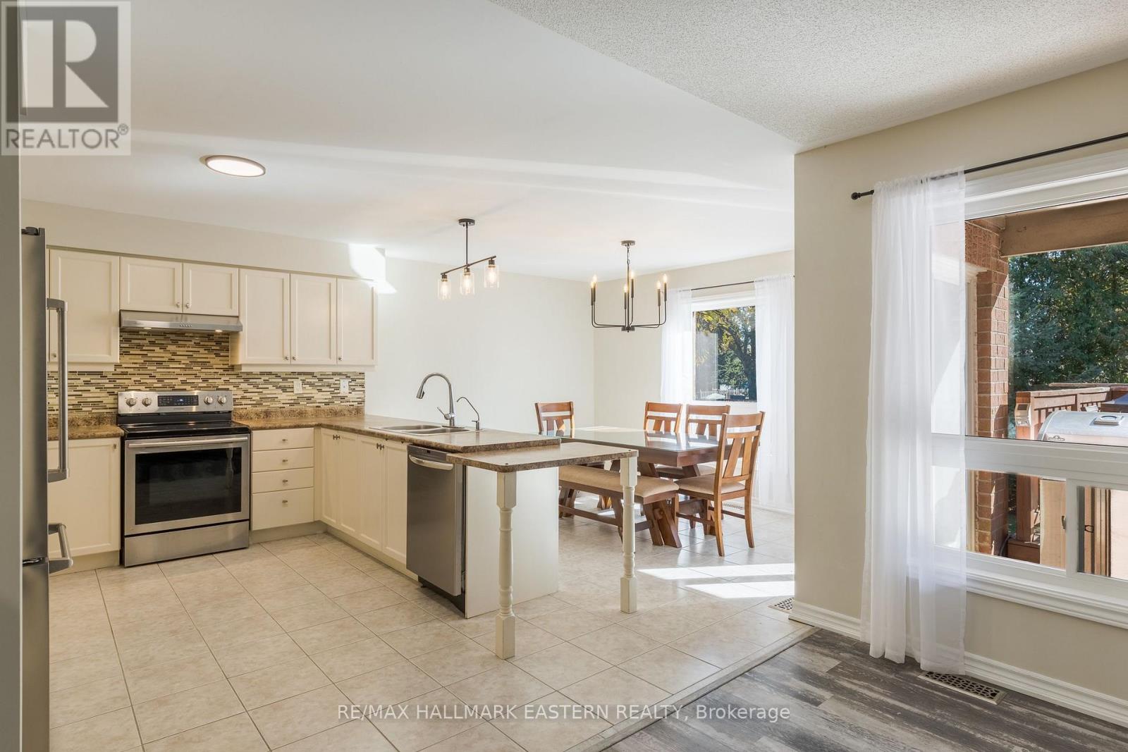 10 SPRINGBANK ROAD, Kawartha Lakes (Omemee) — photo 9