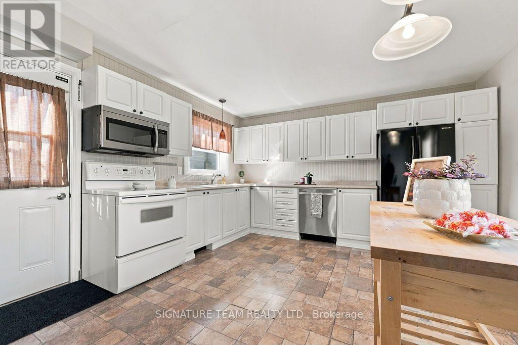 594 HAMILTON STREET W - 32
