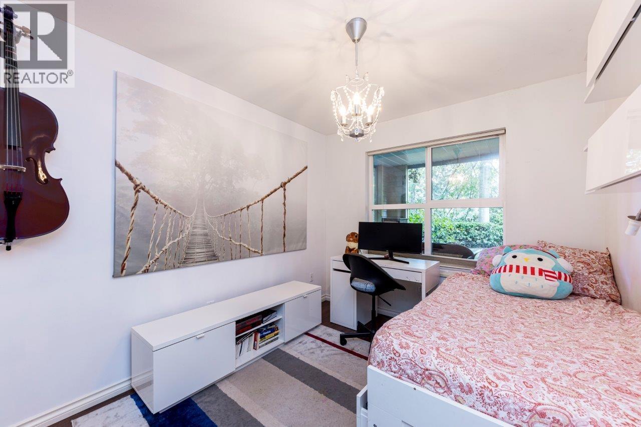 Photo of 104 5281 OAKMOUNT CRESCENT 22