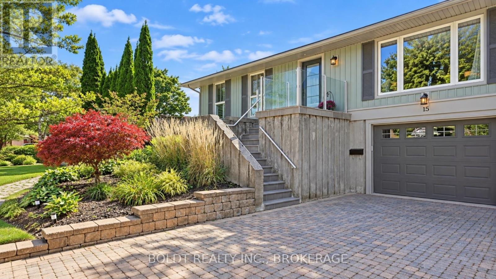 15 THE CEDARS STREET, St. Catharines (Vine/Linwell) — photo 2