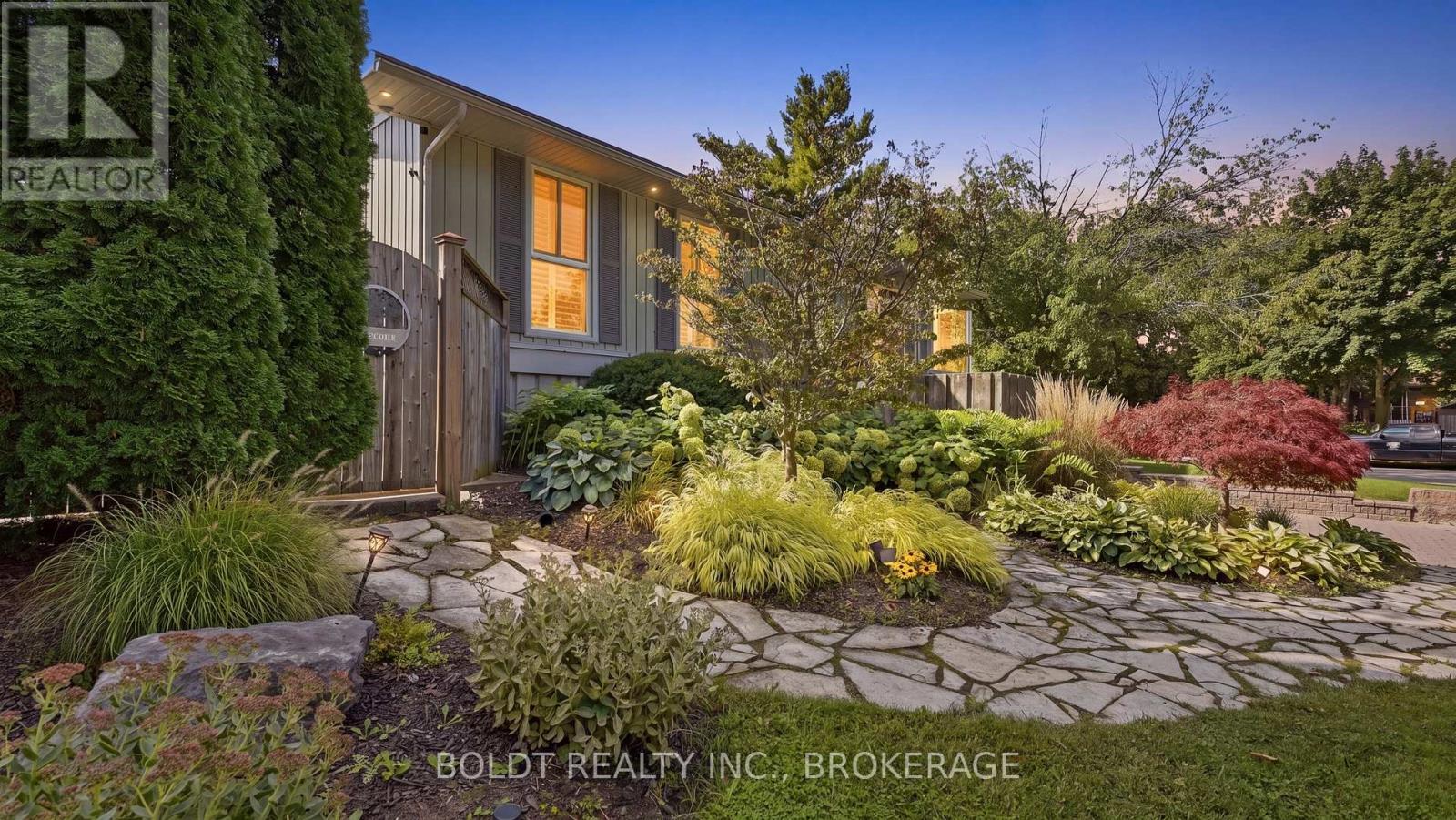 15 THE CEDARS STREET, St. Catharines (Vine/Linwell) — photo 4
