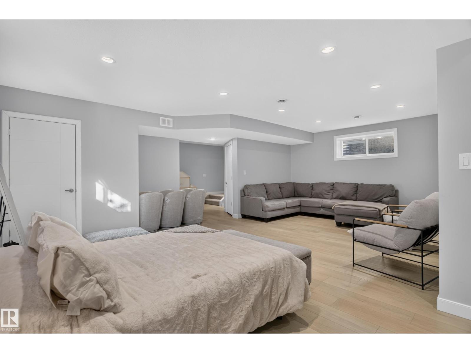 9609 83 Avenue, photo 34