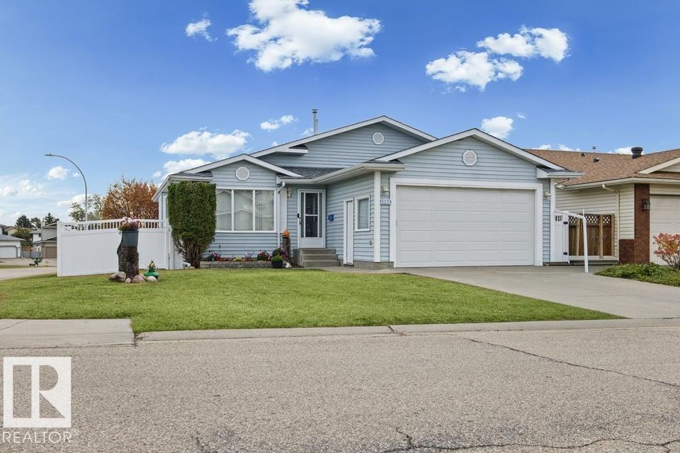 Photo of 15239 63 ST NW, Edmonton