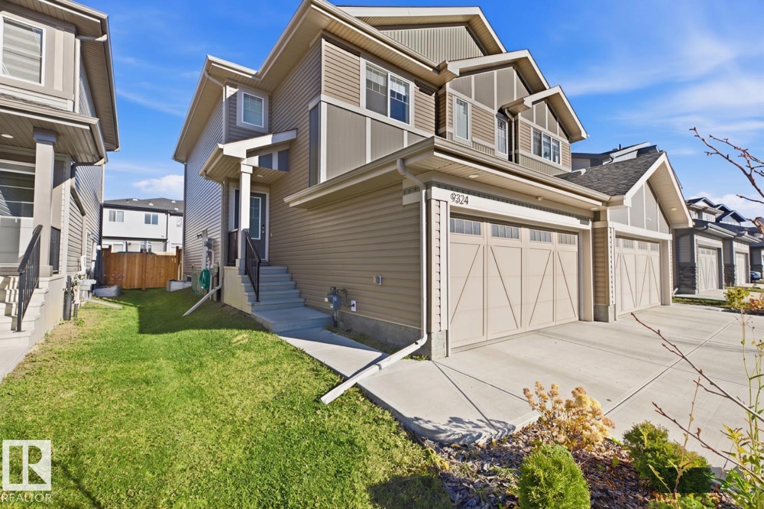 9324 COOPER BN SW, Edmonton, Alberta, T6W4M4