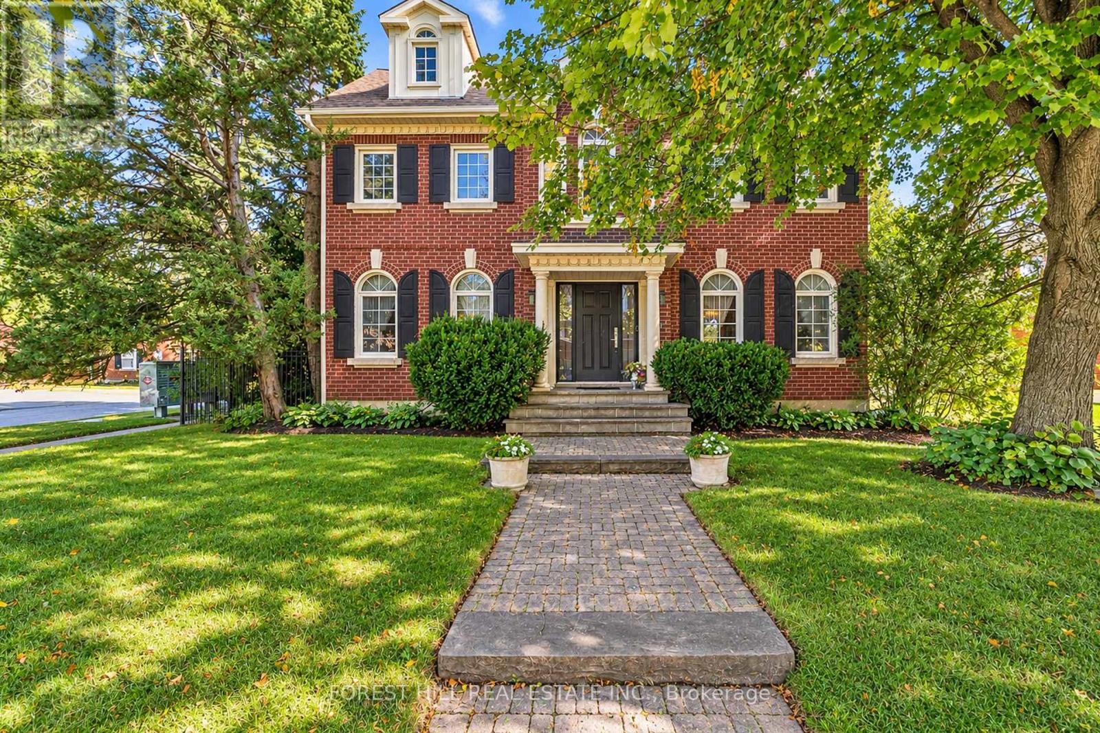 15 Theobalds Circle, Richmond Hill, ON