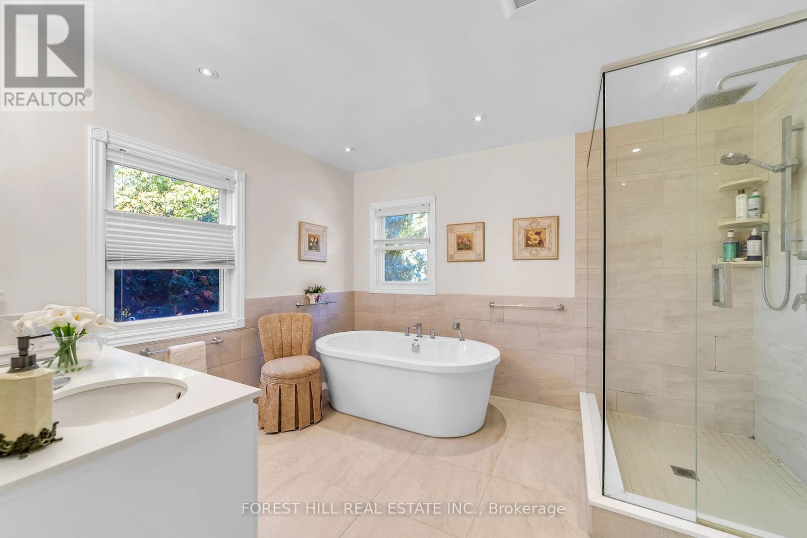 15 Theobalds Circle, Richmond Hill, ON photo 17