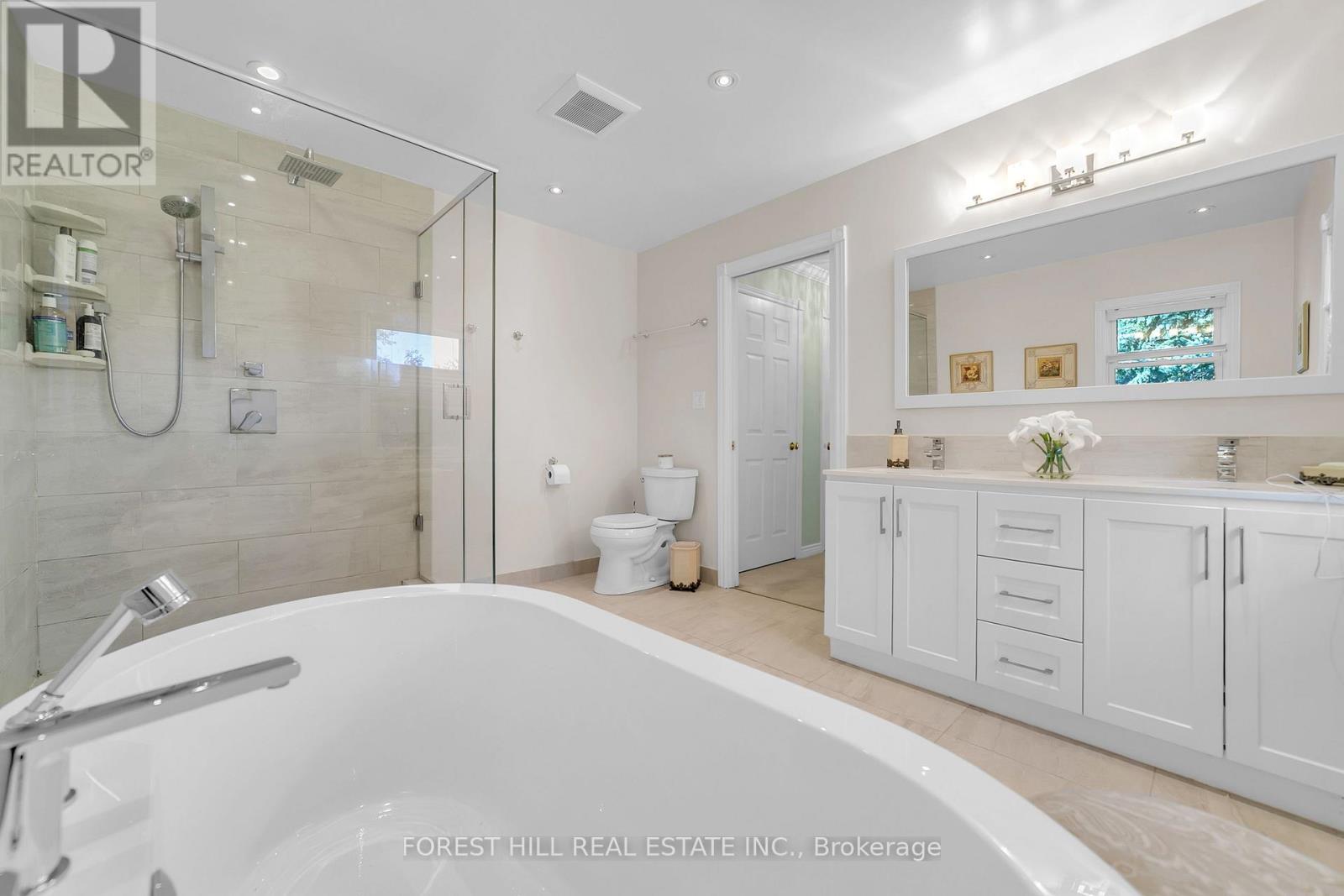 15 Theobalds Circle, Richmond Hill, ON photo 18