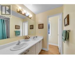 15 Theobalds Circle, Richmond Hill, ON L4C9C7 Photo 22