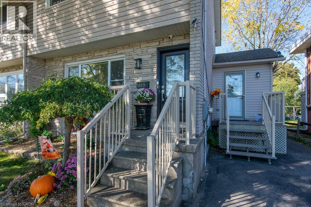 169 SCHWEITZER Street — photo 3