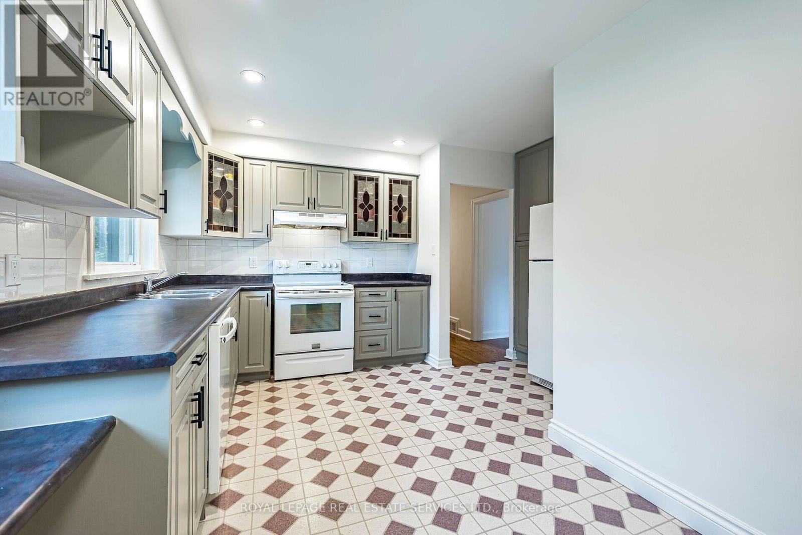 454 Rimilton Avenue, Toronto, ON photo 19