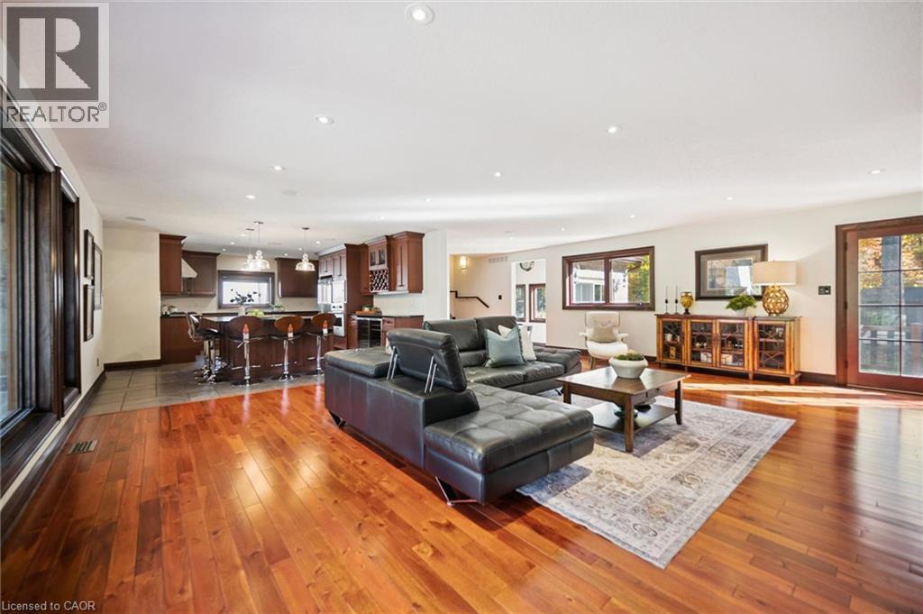 11 MAPLE HILL Drive, Kitchener — photo 3