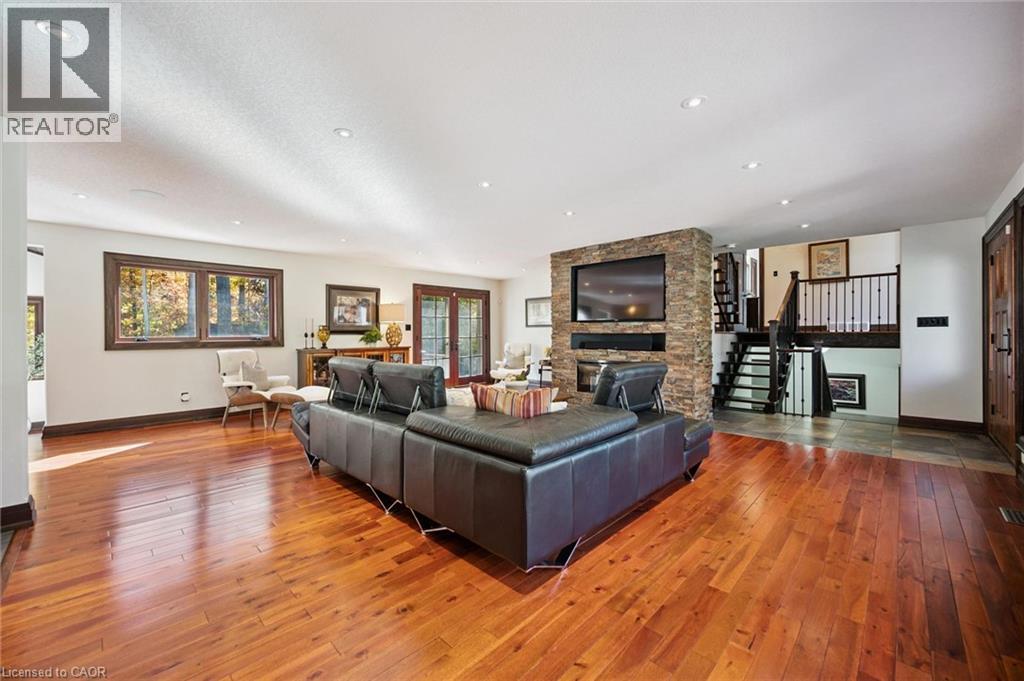 11 MAPLE HILL Drive, Kitchener — photo 4