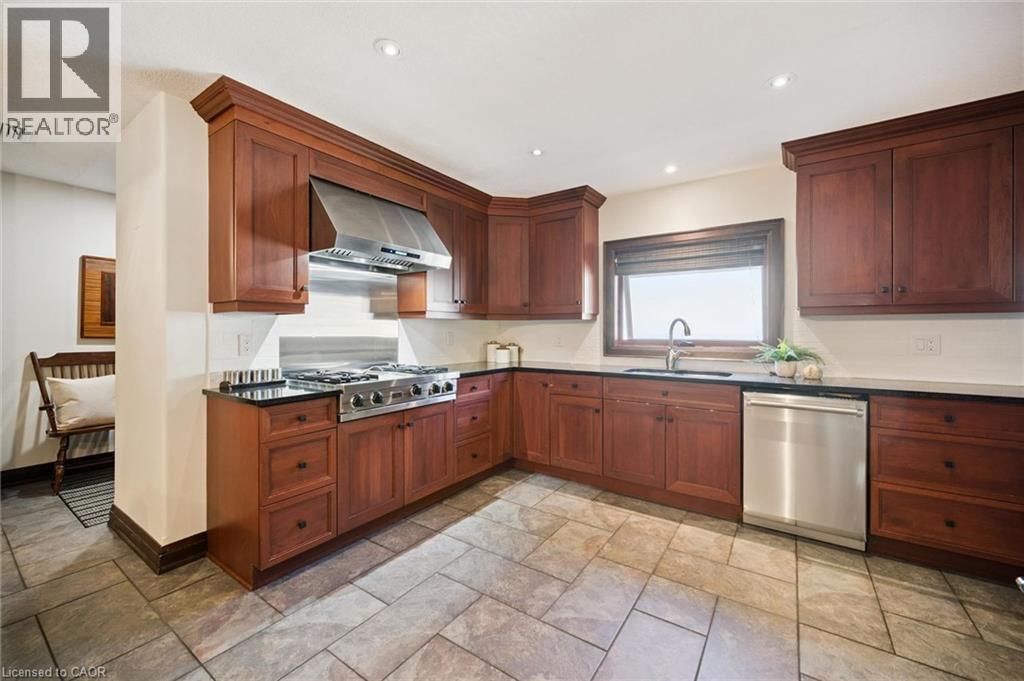 11 MAPLE HILL Drive, Kitchener — photo 6