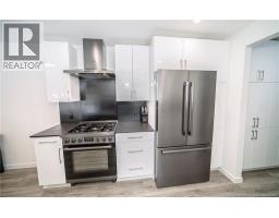 34 Simcoe Court, photo 3