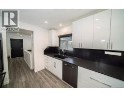 34 Simcoe Court, photo 4