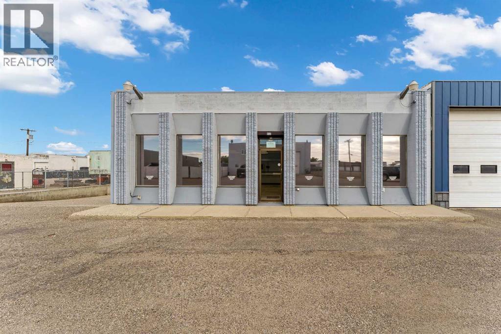 Photo of 850 17 Street SW, Medicine Hat