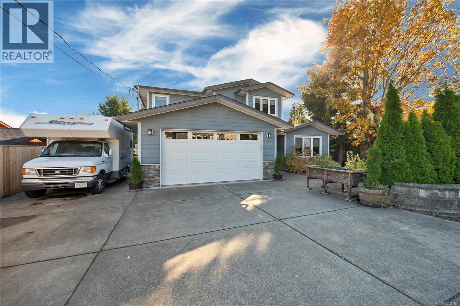 983 Alder St S - 3