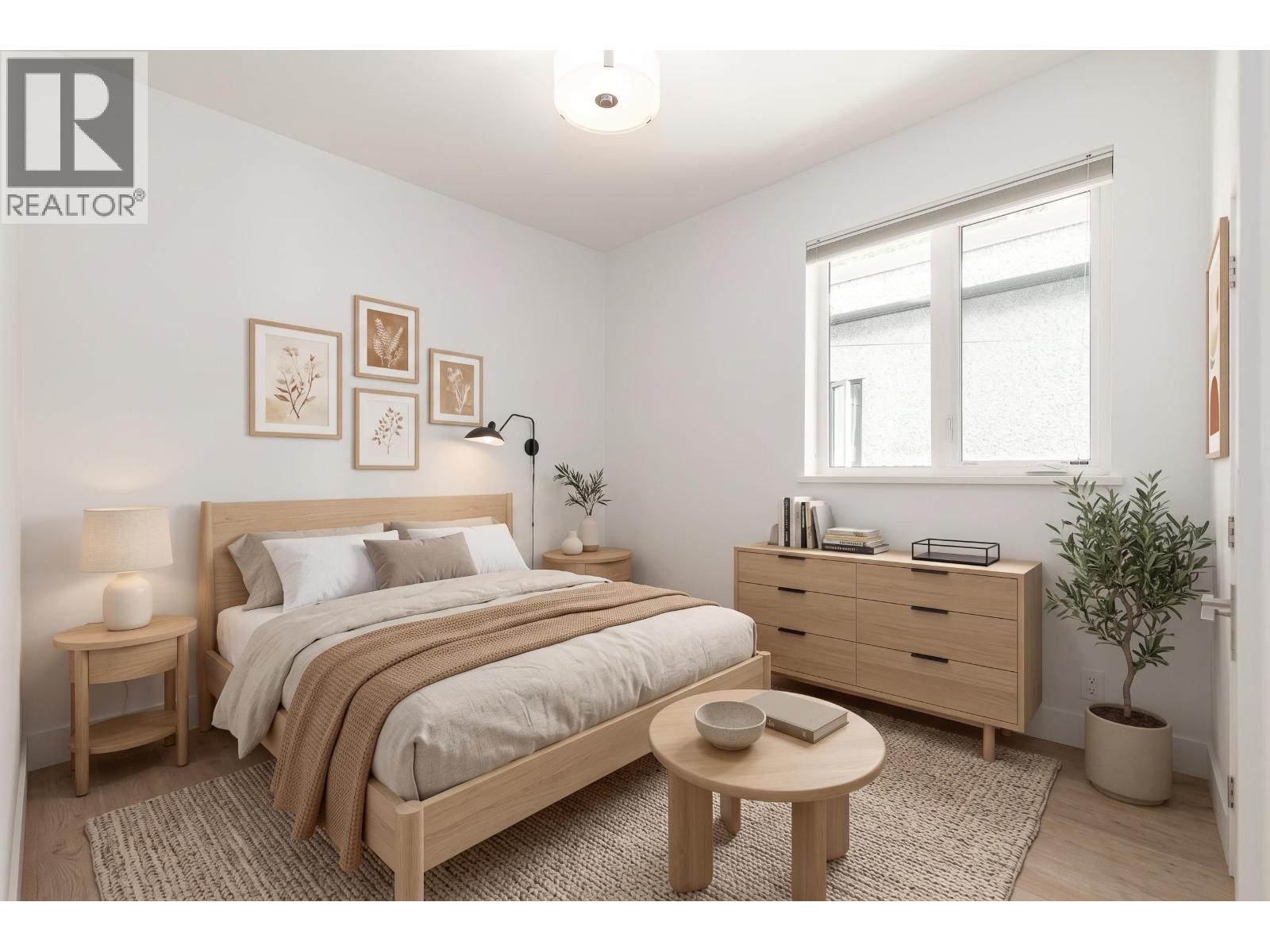 572 E 16TH AVENUE, Vancouver - Image 1