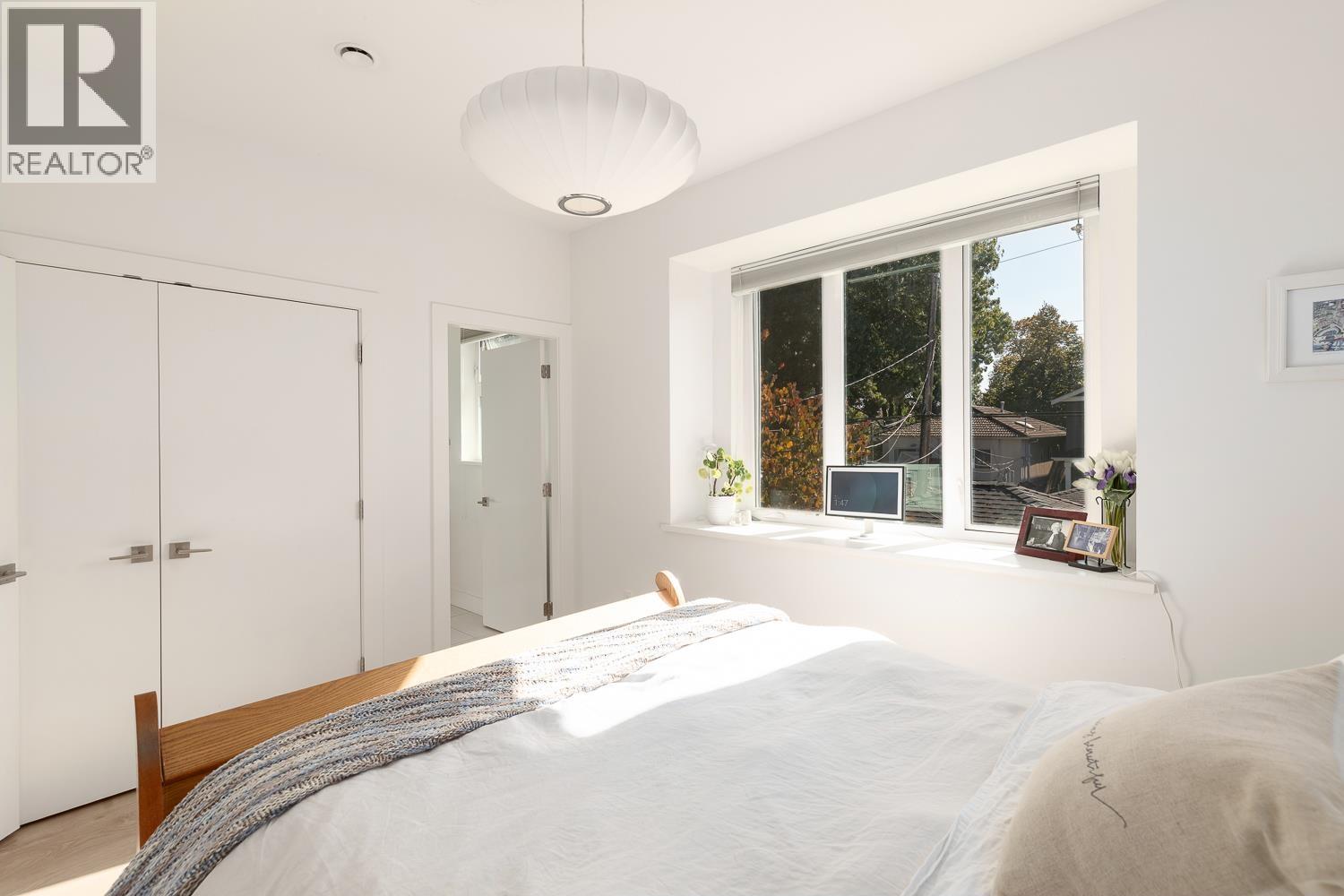 572 E 16TH AVENUE, Vancouver - Image 1