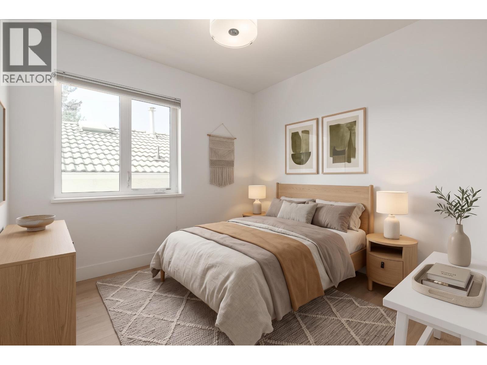 572 E 16TH AVENUE, Vancouver - Image 1