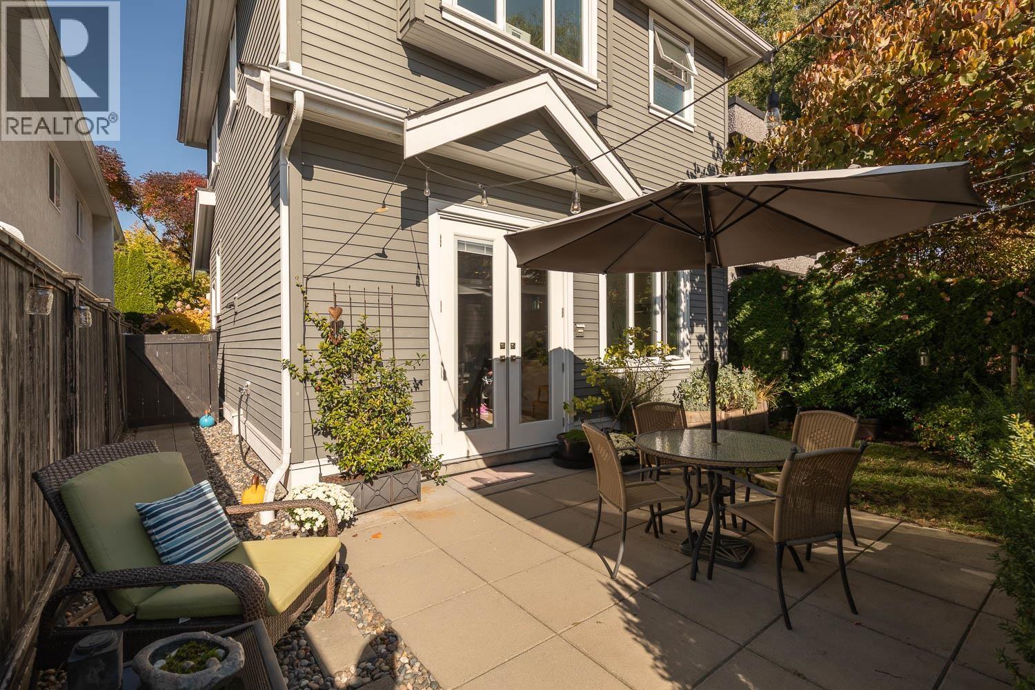 572 E 16TH AVENUE, Vancouver - Image 1