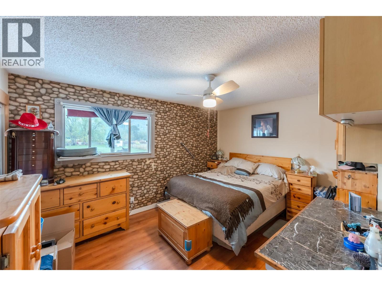 5467 Sawmill Road, Oliver - Image 1