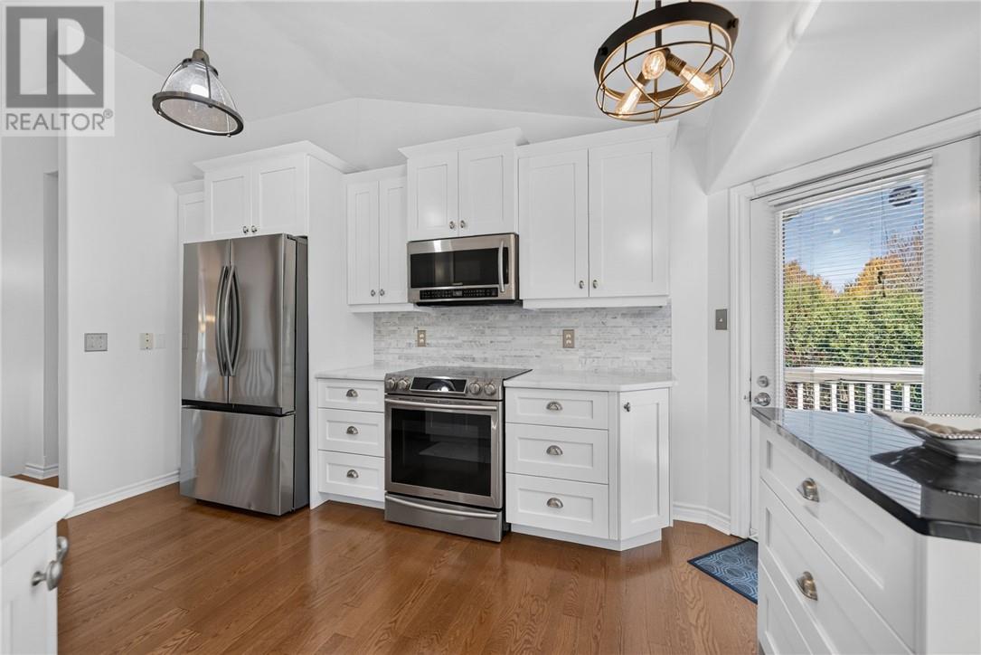 10 GREENWICH Court - 21