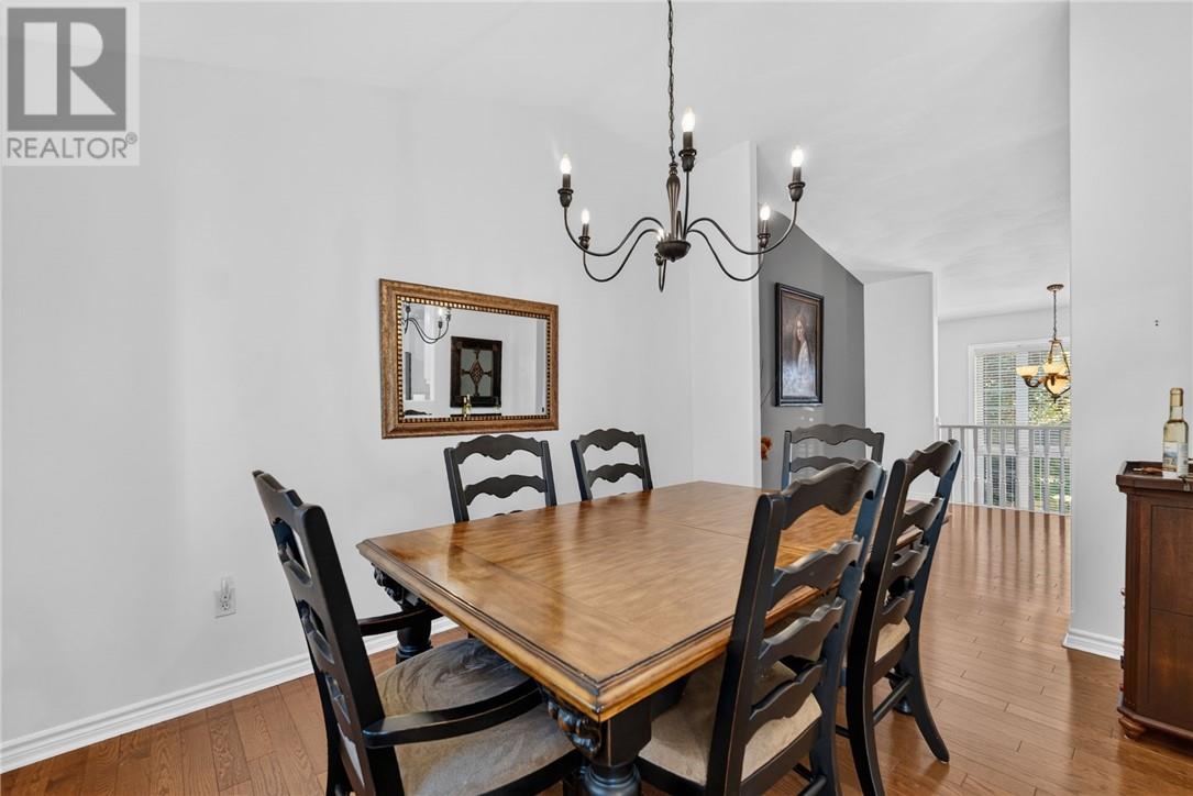 10 GREENWICH Court - 22